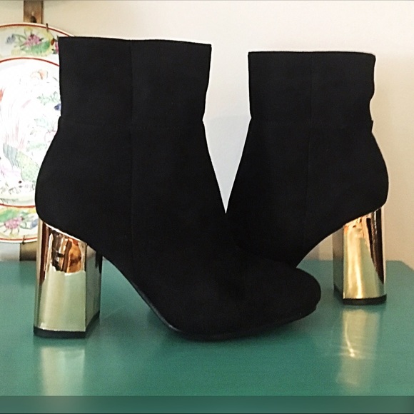 LAST 1! ❤️🛍 Black Faux Suede Gold Heel Bootie! - Picture 2 of 5